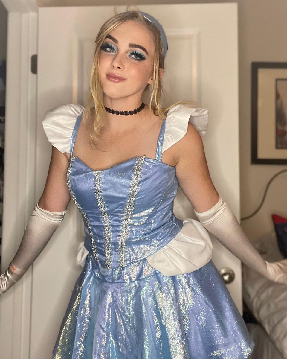 RCS262's tweet photo. @itsmichaelalee  @RCS262  @MichaelaLeeFan1  @TheTugran  #ciderella #cenicienta #disney https://t.co/Wn9TbxeXr8