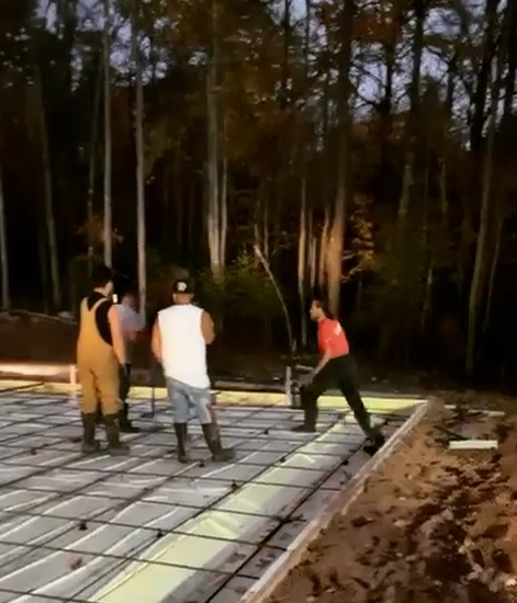 DahlConstructio's tweet photo. Nothing like a morning pour! Hurrying to get as much concrete in before the ❄️ https://t.co/3MZJwPlh6m