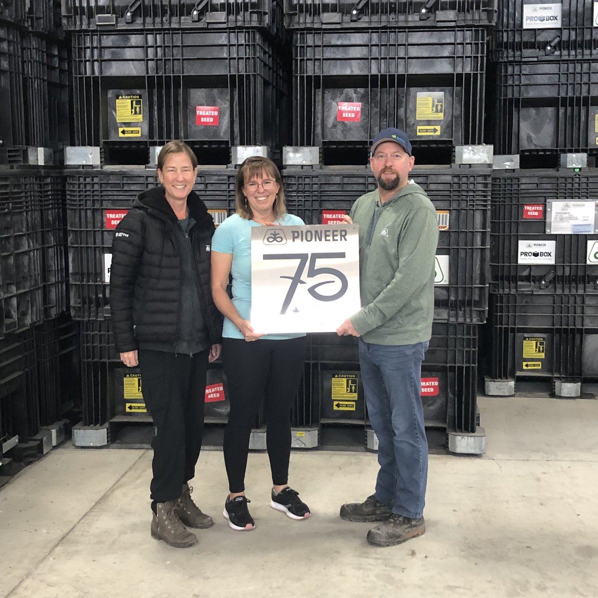 Lisampower333's tweet photo. 75th anniversary week celebrating the Pioneer® seeds brand. Proud to work with amazing &amp; dedicated sales reps like Tim &amp; Stacey Williams @pioneertim always bringing value &amp; service &amp; leading products to the customer!  #pioneerCA75 https://t.co/fXvya1lpj5