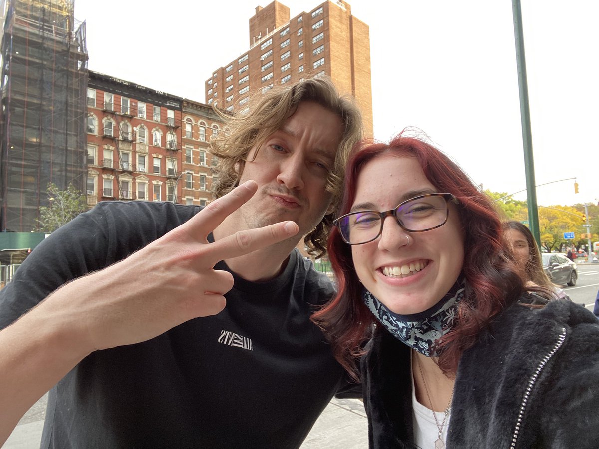 ITSALOAFSTORY's tweet photo. bestie!!! @deanlewismusic https://t.co/pDhw4VOso0