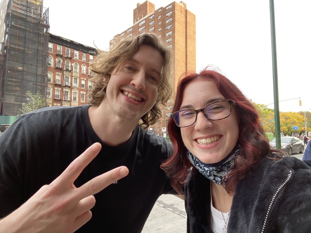 ITSALOAFSTORY's tweet photo. bestie!!! @deanlewismusic https://t.co/pDhw4VOso0