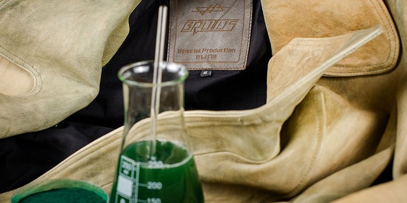 designboom's tweet photo. italian fashion brand brutus dyes leather jackets with algae
https://t.co/JBGPQTlqa4 https://t.co/AD3GcKqFzN
