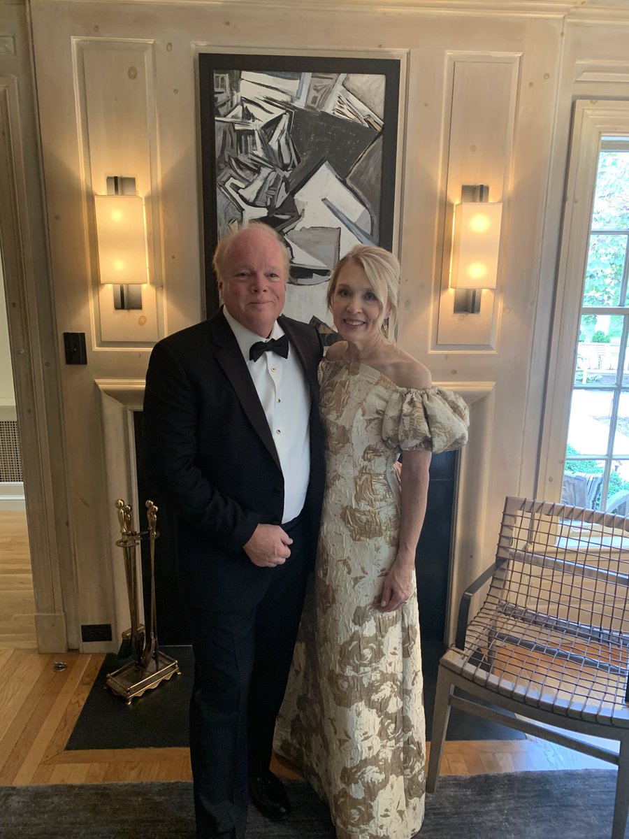 BaharRezaDesign's tweet image. Beautiful mother of bride in gold and ivory brocade gown designed and created by Bahar&amp;amp;Reza #motherofbridegown #motherofbridedress #puffysleeves #dresseithsleeves #golddrees #daytonboutiques #ohioboutiques