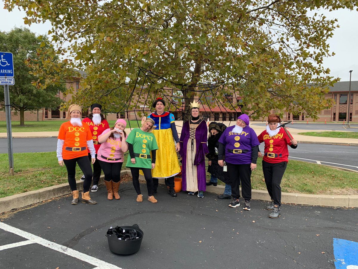 itesCWway's tweet photo. Trunk or Treat event, 2021!! Special shout out to @1FantasyCupcake, @BrockStrong11 &amp; @farm_market for donating to our fun community event. #CWway https://t.co/mQtm2TtyWl