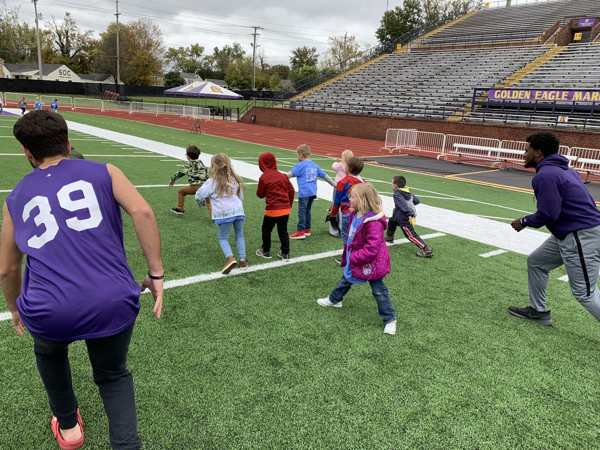 drjuliebaker's tweet photo. Thanks to our college friends from @TNTechFootball &amp; @TTUSoccer for the field fun today! 💜💛💜 These @PSES_Pups kindergarten buddies will never forget it!! #WingsUp 🦅@TNTECHCOEDSSC @tennesseetech https://t.co/EMZoI1vk9B