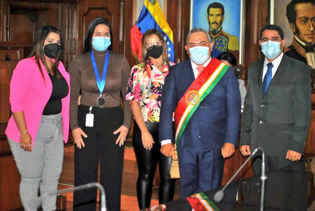 #26Oct Otorgué reconocimiento a personalidades del estado Lara que nos han acompañado con mucho compromiso desde cada alcaldía e institución durante este año de gestión. Son ustedes ejemplo de dedicación y esfuerzo. #1AñoDeAmorYLealtad