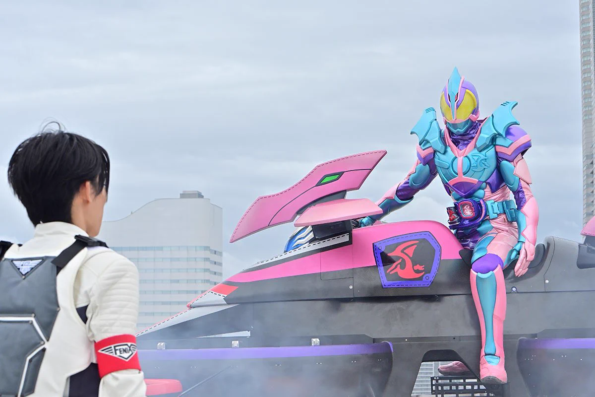 高すぎる？「仮面ライダーリバイス」のホバーバイクが販売されるwww