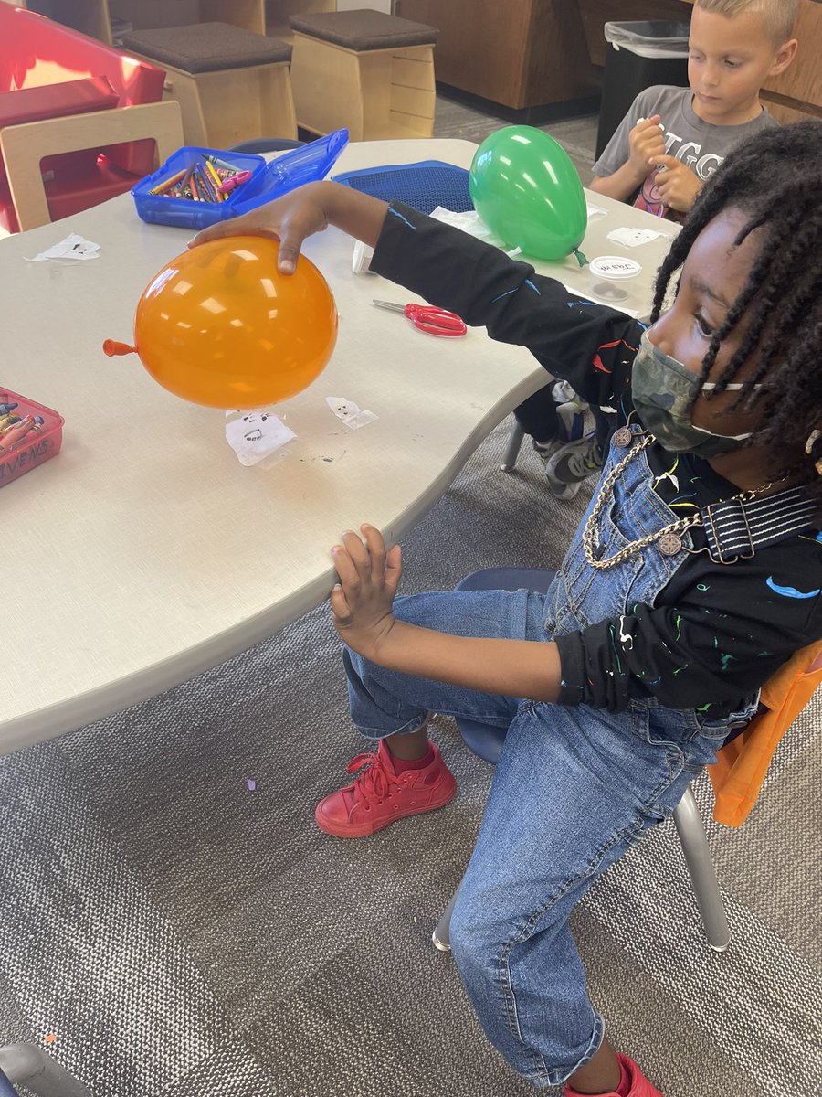 TaylorBocook's tweet photo. Our student teacher, Ms. Graham, taught us how to make some ghost dance! So fun! 👻🎈 https://t.co/nGhYCe6fRS