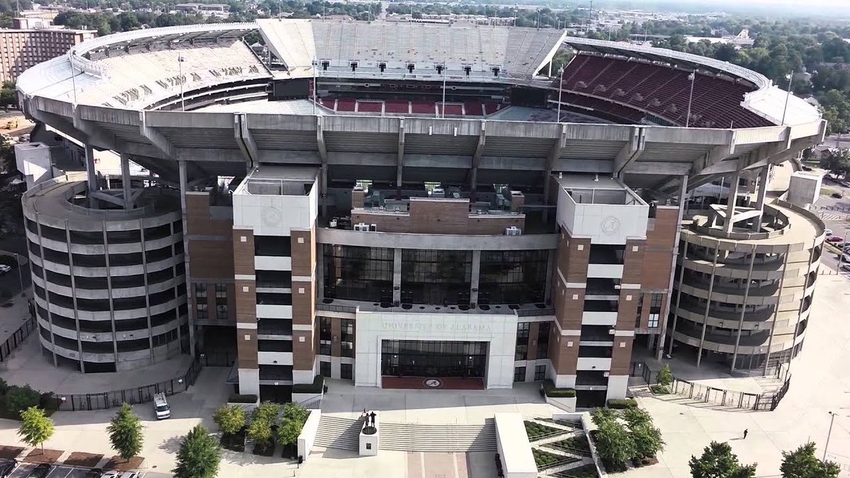 AnthonyBPyt's tweet photo. Hey @AlabamaFTBL @UofAlabama I’m building your stadium out of @LEGO_Group. The home of the kings of college football 😤 #RollTide https://t.co/gSWS1wIQAB