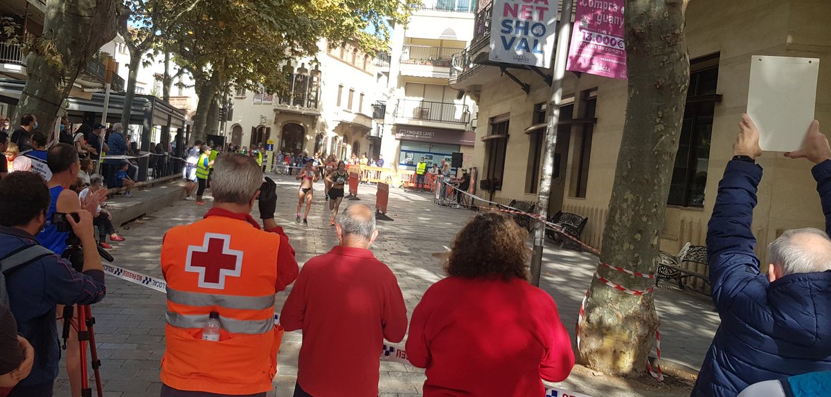 Magnífic treball dels col.laboradors,  Jutges de la Federació Catalana d'atletisme i la Creu Roja Local a Canet de Mar en el Campionat de Catalunya de la Milla Urbana! @joaquimtf <a href="/Atletisme_FCA/">Federació Catalana d’Atletisme</a> @raulchapado <a href="/ajcanetdemar/">Aj. Canet de Mar</a> @crusanetonfire <a href="/guillempera/">Guillem Pera</a> <a href="/ClubNouBarris/">Club d'Atletisme Nou Barris</a> <a href="/jjvico/">JJ Vico</a>