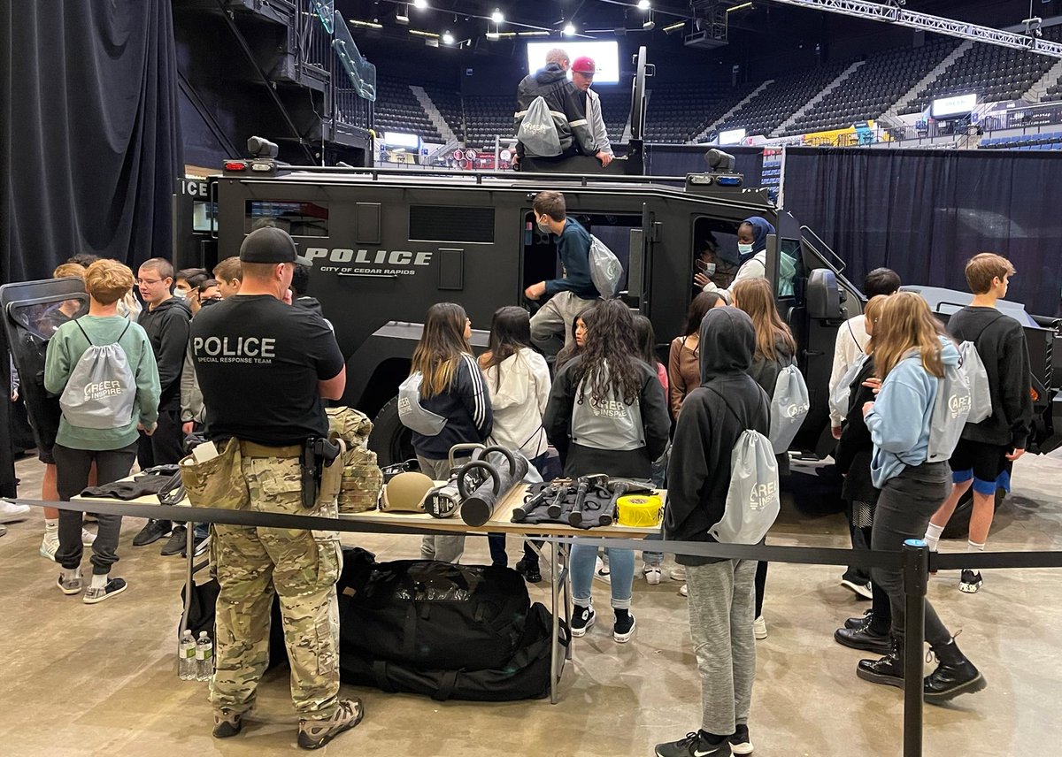 Prairie_Pride's tweet photo. Prairie Point 9th graders took part in the first Junior Achievement Career Inspire event today held at the Alliant Energy Power House. Students had the opportunity to get hands on learning about a variety of careers as they continue their 4-year planning and post HS planning. https://t.co/1vdAFndiEz