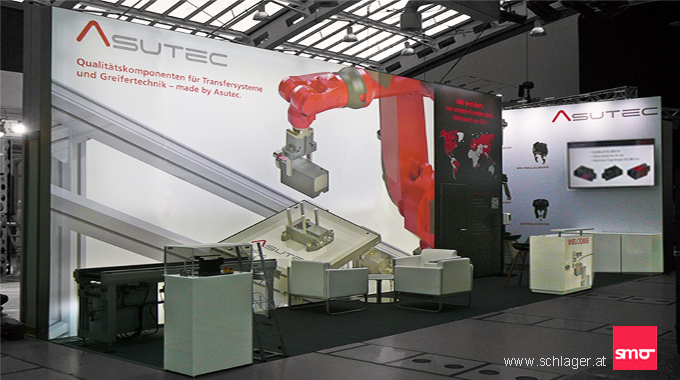 Messesystem mit einer hinterleuchteten Stoffgrafik, fällt dem Betrachter sofort ins Auge. Statt blendender Strahler homogene Ausleuchtung der Werbebotschaft. Smart Automatisation AUSTRIA  19 – 21. Oktober 2021, Design Center Linz
#SchlagerMessebau    schlager.at