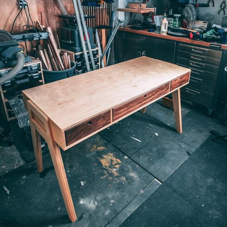 Dixieply's tweet photo. We love this #PlywoodDesk design by Urban Shop Works. #USply

#USplyDistributor #Plywood #ProTips #Lumber #DIXIEPLY #DIXIEPLYOfFlorida #BusinessPartnership #BusinessDevelopment #BuildingMaterials #PreferredDistributor #WholesaleDistributor #BuildingMaterialDistributor #Vendor https://t.co/aut29GHwLZ
