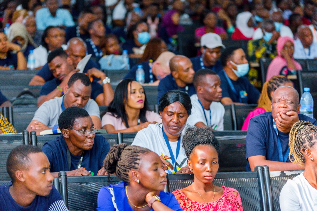 FCSTZ's tweet photo. There are three key actors in Development
1️⃣ The Government 
2️⃣ The private sector 
3️⃣ Civil society

''Ili tunaweza kupata maendeleo ni lazima serikali, sekta binafsi na AZAKI zishirikiane''
@FrancisUhadi, Meneja wa Programu wa @FCSTZ #WikiYaAzaki2021 https://t.co/A4akDZs0Ln