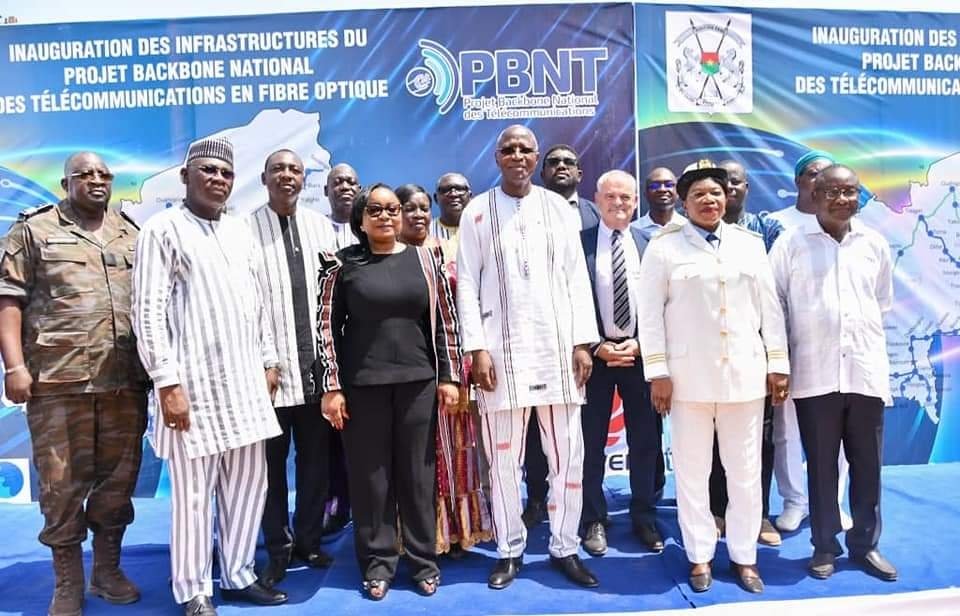 rodriguetwit's tweet photo. Le Gouvernement a pu réaliser une infrastructure large bande d’un linéaire de 2000 Km de fibre optique qui permet de desservir 66 communes, 26 chefs-lieux de provinces et 12 chefs-lieux de régions.
Félicitations à tous ceux qui ont contribué. #MENPTD #BACKBONE #DGICE #HUAWEI https://t.co/2TfRDglmTu
