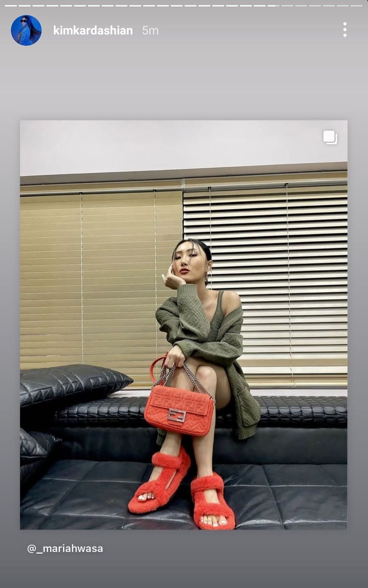 Hwajinniee's tweet photo. Kim Kardashian posted Hwasa on her IG 😭 https://t.co/hzBVjUVDay