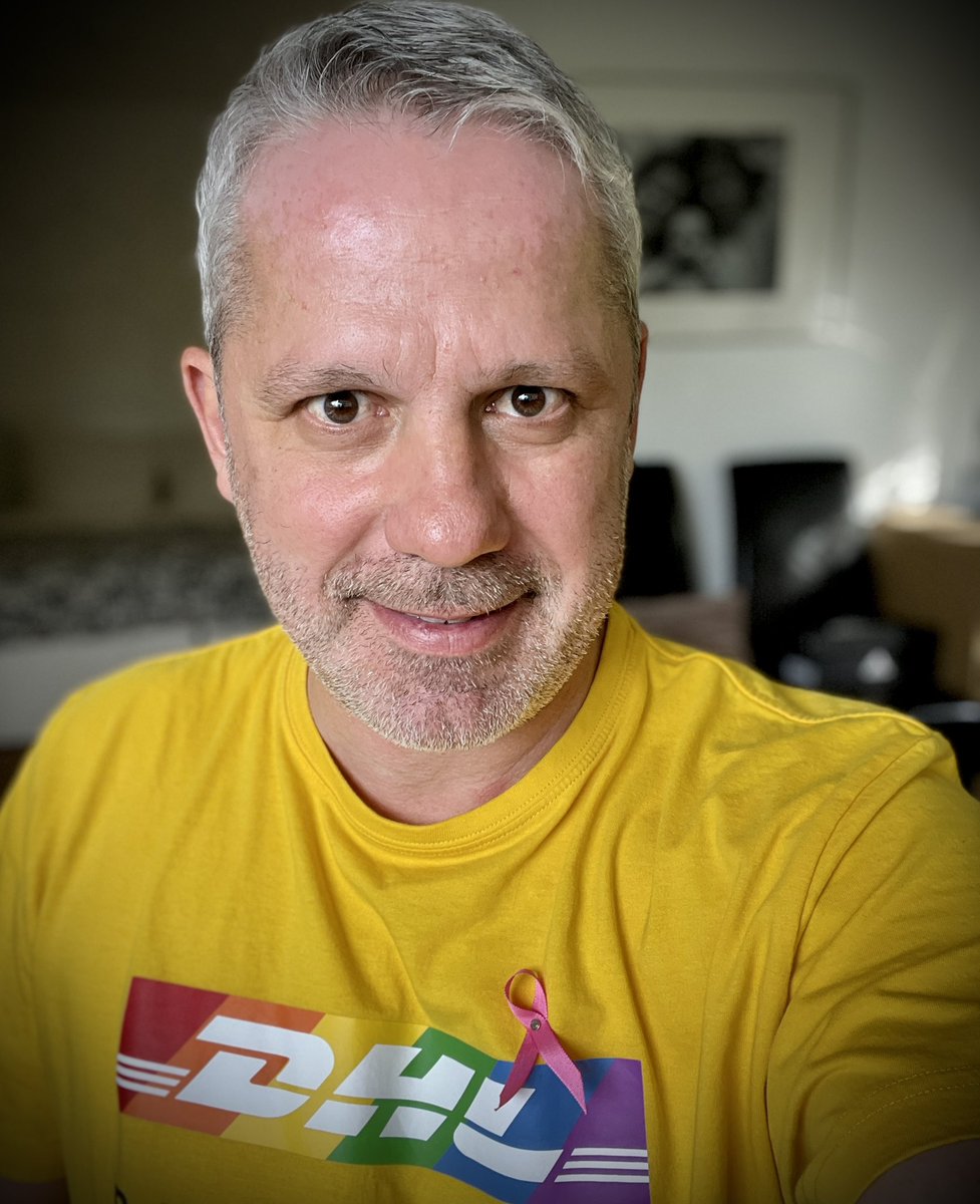 MarkusReckling's tweet photo. Three topics very close to my heart combined in one picture: #dhlpride X #dhlpinkribbon X #newwork
Letβs all together create a diverse and modern work environment which cares about the well-being of our people.
#diversity #pinkribbon #mobilework #pride #dhlexpress #Pinktober https://t.co/Jk0URo9Jae