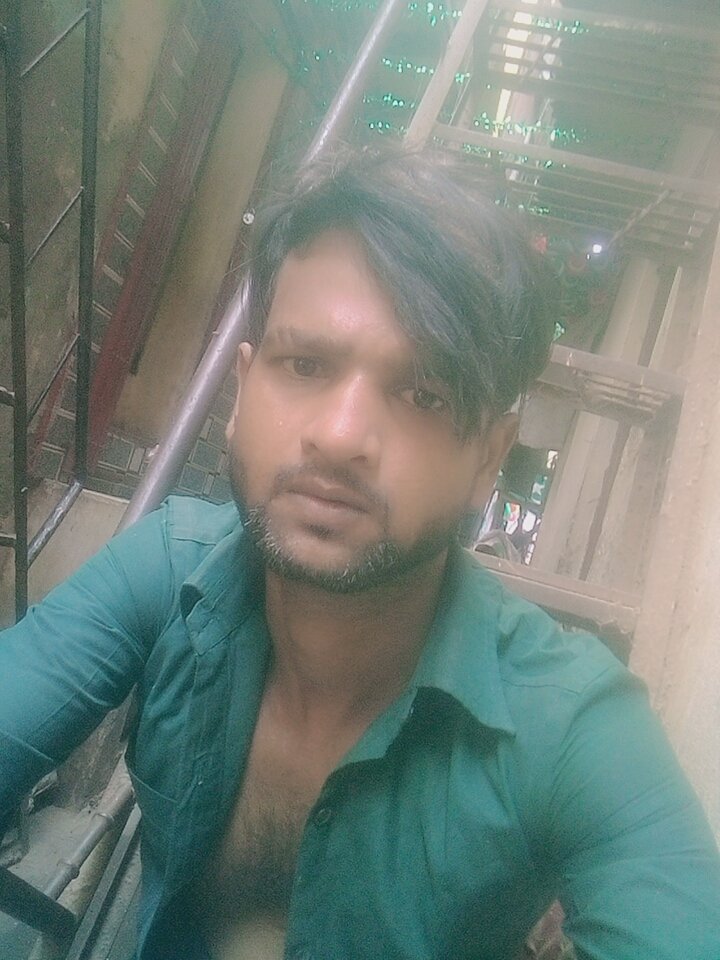 Chunnu08072129's tweet photo. Yah job ki talash mein ghum raha hai idhar udhar please help me yah scar contact number 8268 297 273 jiske paas Jo bhi kam hai please iske liye khol do https://t.co/LFQbAsY5Sf