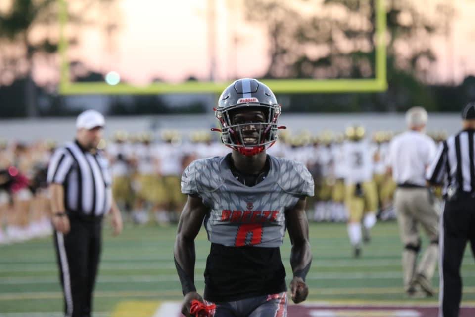 SOLARFLEX6's tweet photo. Swiss ARMY knife. 🥷🏾⚡️⚡️⚡️ @DimitriCampbel7  is a Pure Athlete. 40yrd: 4.50 🔥 
HC @PFitzB 

Hudl: https://t.co/zjg8qS3qr1 https://t.co/WxBb1KWi4f