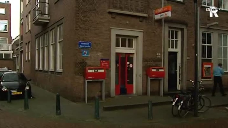 Vandaag 10 jaar geleden - Aan de Avenue Concordia in Rotterdam sluit het laatste Postkantoor van Nederland. Ons land telde ooit 250 zelfstandige postkantoren. 

dagvantoen.nl/het-nieuws-van…