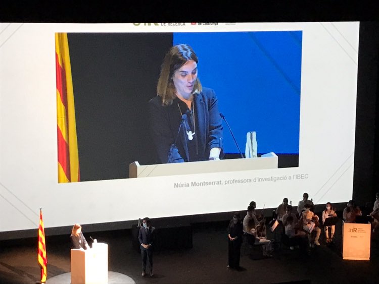 saez_cristina's tweet photo. Una crack! 🙌🏻 @nmontlab @IBECBarcelona @icreacommunity #TalentJove #PremiNacionalRecerca bravoooooo!!! https://t.co/bjbo25N7GF