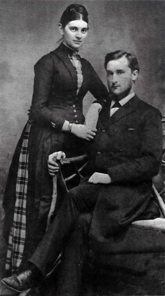 FossilHistory's tweet image. Eugene Dubois and his wife Anna set sail for Sumatra #OnThisDay in 1887 to find the "missing link." The wild thing is, he actually found it (sort of)—a few years later his team discovered the fossils he called Pithecanthropus. #JavaMan