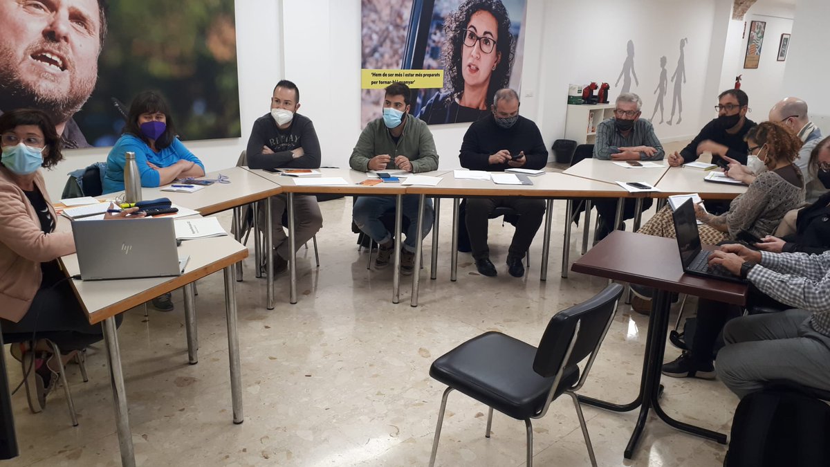 esquerracamp's tweet photo. Fem una passa més🚶‍♀️cap a la recuperació de la normalitat, després d'un any i mig de restriccions❌per la pandèmia. Celebrem l'executiva regional al Casal Foment de #Reus amb una part d'assistència🙋presencial i l'altra💻virtual. Seguim treballant💪pel #CampdeTarragona i pel país. https://t.co/ah88UBvnJH