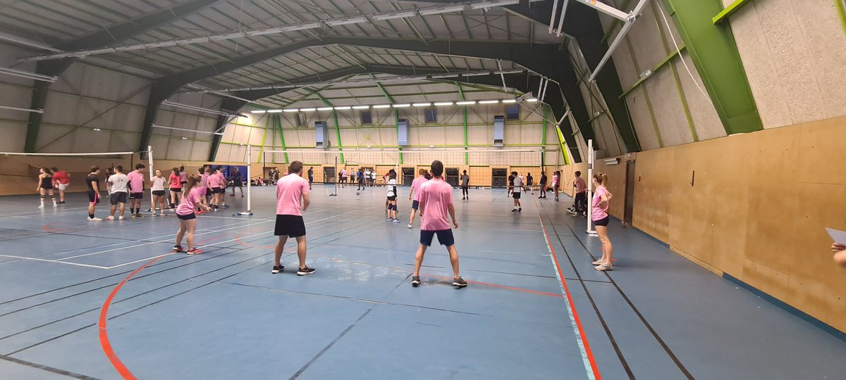 AS_STAPS_STE's tweet photo. 🏐 [Tournois de volley] 

À l'occasion du mois d'octobre rose, les étudiant.e.s en STAPS stéphanois.e.s participent à la campagne de sensibilisation contre le cancer du sein. 

#OctobreRose2021 #OctobreRose2021 #saintetienne #staps https://t.co/kEqNttOcRl