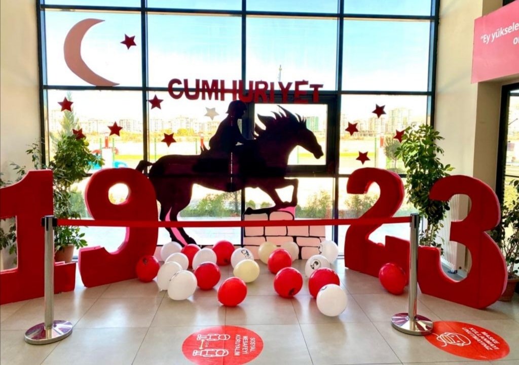 Esra Gngr (@gngr_esra) on Twitter photo CUMHURİYET GENÇLERİYİZ BİZ. ATATÜRK'ÜN İZİNDE NİCE YILLARA❤️.CUMHURİYETİMİZİN 98.YILI KUTLU OLSUN 🇹🇷🇹🇷🇹🇷🇹🇷 Severek Yaptığım Sahne Çalışmam. <a href="/ilkay_tandogan/">İlkay Nazlı Tandoğan</a> <a href="/TrkErsen/">Ersen Türk</a> <a href="/BahcesehirMltya/">BK Malatya Kampüsü</a> CUMHURİYET GENÇLERİYİZ BİZ. ATATÜRK'ÜN İZİNDE NİCE YILLARA❤️.CUMHURİYETİMİZİN 98.YILI KUTLU OLSUN 🇹🇷🇹🇷🇹🇷🇹🇷 Severek Yaptığım Sahne Çalışmam. <a href="/ilkay_tandogan/">İlkay Nazlı Tandoğan</a> <a href="/TrkErsen/">Ersen Türk</a> <a href="/BahcesehirMltya/">BK Malatya Kampüsü</a>
