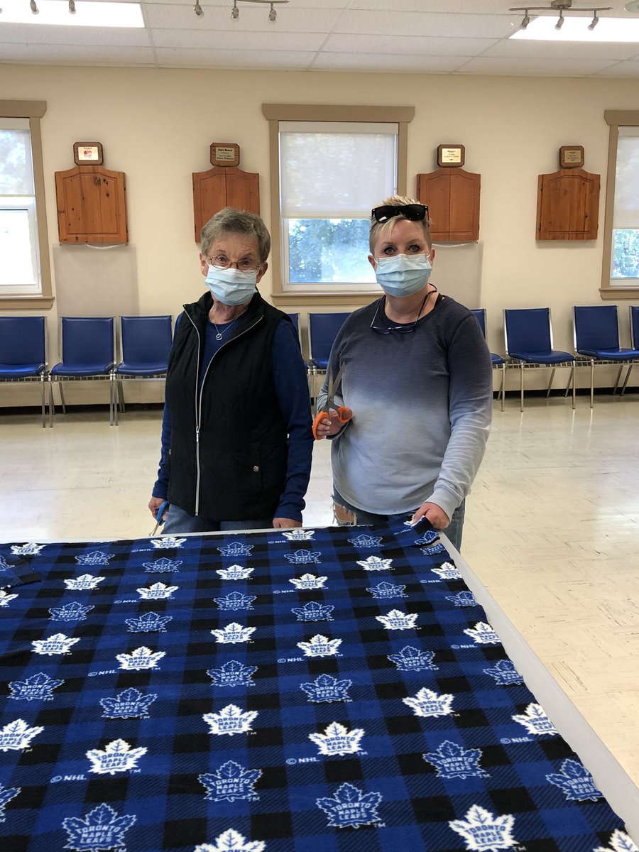 Cuddles_4Cancer's tweet photo. We’re so grateful for our dedicated volunteers! Well over 8,500 Cuddle blankets have been made & they have been sent to more than 50 countries worldwide #EveryoneDeservesACuddle #GivingBack #VolunteersMakeAWorldOfDifference #ThankYou @FaithIDickinson https://t.co/xOniyJRClg
