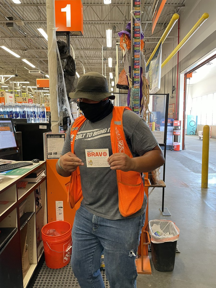 Thank you Carlos for putting up the Safety loading policy to help our customers load up their merchandise safely! <a href="/Pro8523/">Kaitlyn</a> <a href="/Danny_Houze/">Danny Houze</a> @OscarM_8523