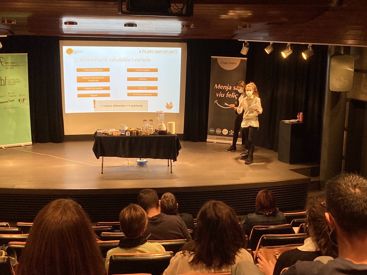 Comença la xerrada d’alimentació i d’hàbits saludables en l’esport en el marc de la <a href="/CbfManresa/">CBF Manresa</a> amb la Marta Miguel i l’Alba Coll. <a href="/FCBQ/">FCBQ</a> <a href="/ajmanresa/">Ajuntament de Manresa</a>