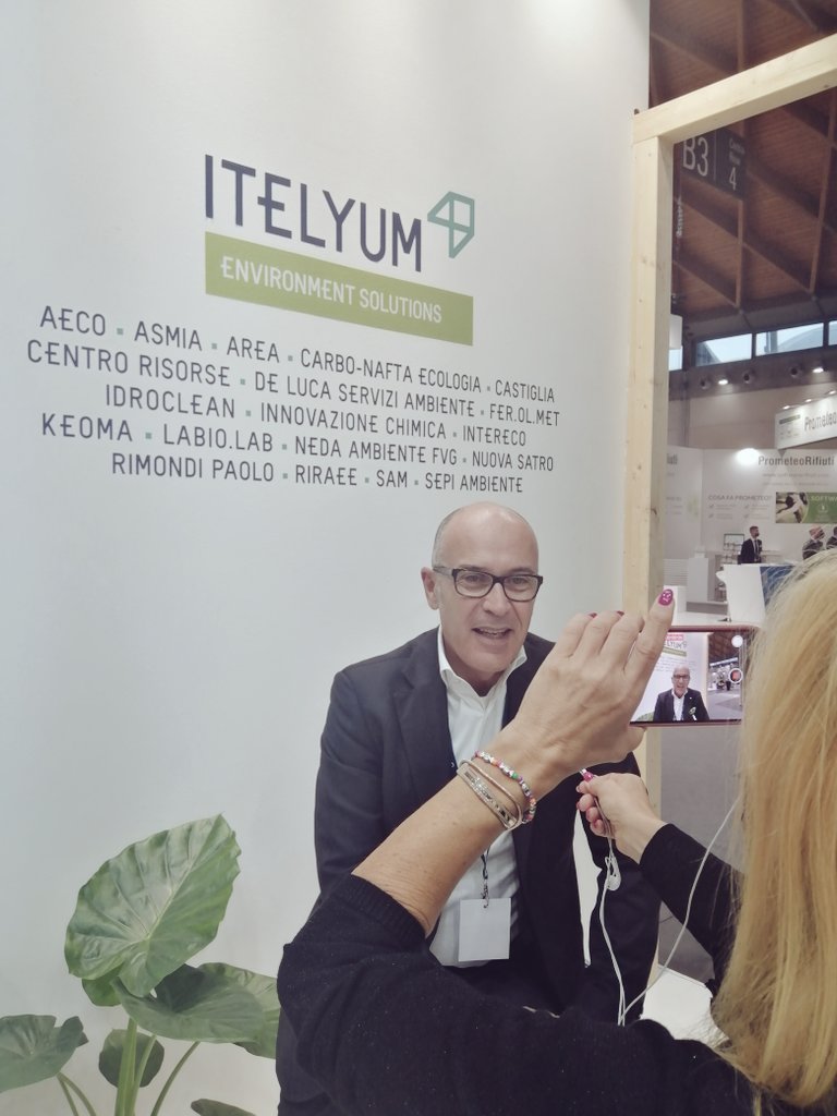 Il 1° giorno di <a href="/Ecomondo/">Ecomondo</a> non poteva concludersi meglio: insieme alla Sottosegretaria all'Istruzione <a href="/FloridiaBarbara/">Barbara Floridia</a> per condividere i progetti della #greencommunity e  trasferire alle future generazioni il risultato delle migliori scelte da fare oggi #26ottobre #statigreen21