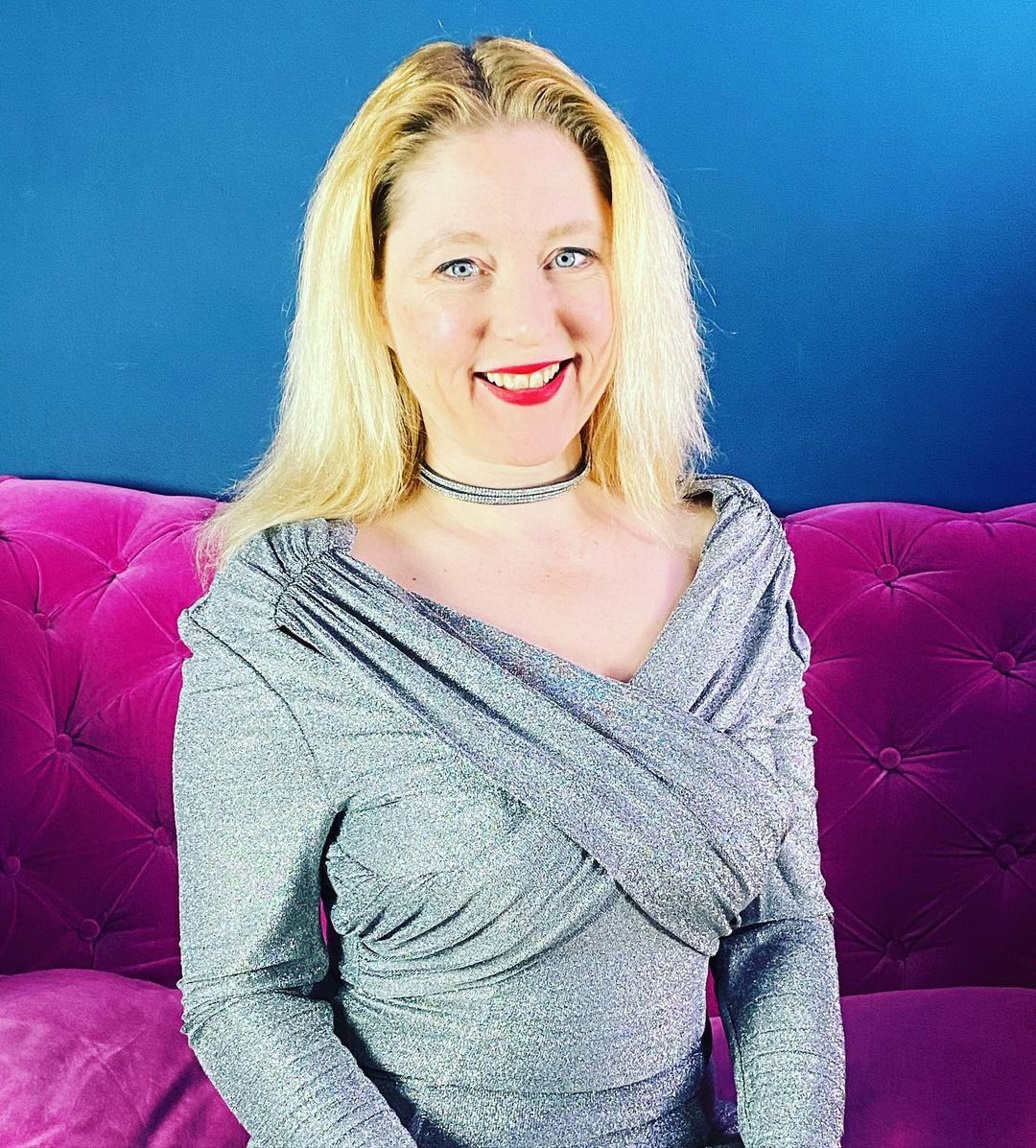 Raindance's tweet photo. Award-winning Film Critic/Broadcaster @annasmithjourno will join us once again this year to host our #openinggala Q&A. This year she'll speak to #LinaRoessler, director of Best Sellers - it's all happening tomorrow night!
Know more: https://t.co/TdpD6xPSPF
#bestsellers https://t.co/aQMJaB730M