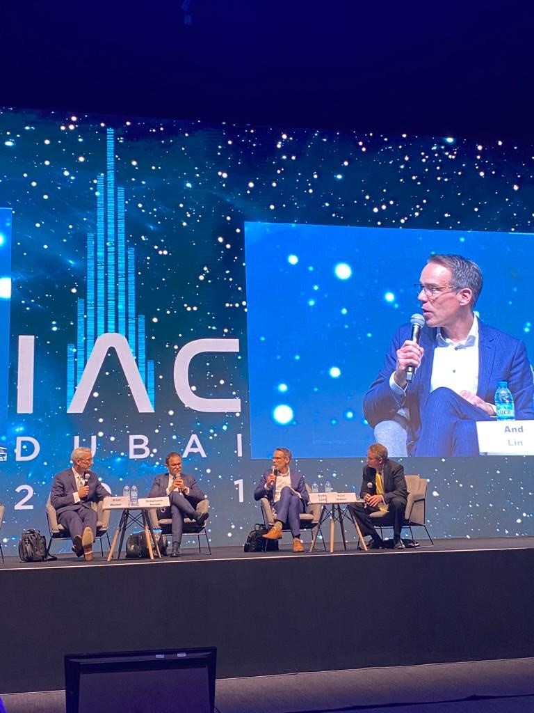 BeyondGravity_S's tweet image. Ubiquitous, uninterrupted and affordable connectivity:  Today at #IAC2021 @AndersCLinder, the head of our #satellite programs unit, joined @Arianespace CEO Stéphane Israel and others to discuss what's needed for a thriving market for large #constellations 🛰️🛰️🛰️