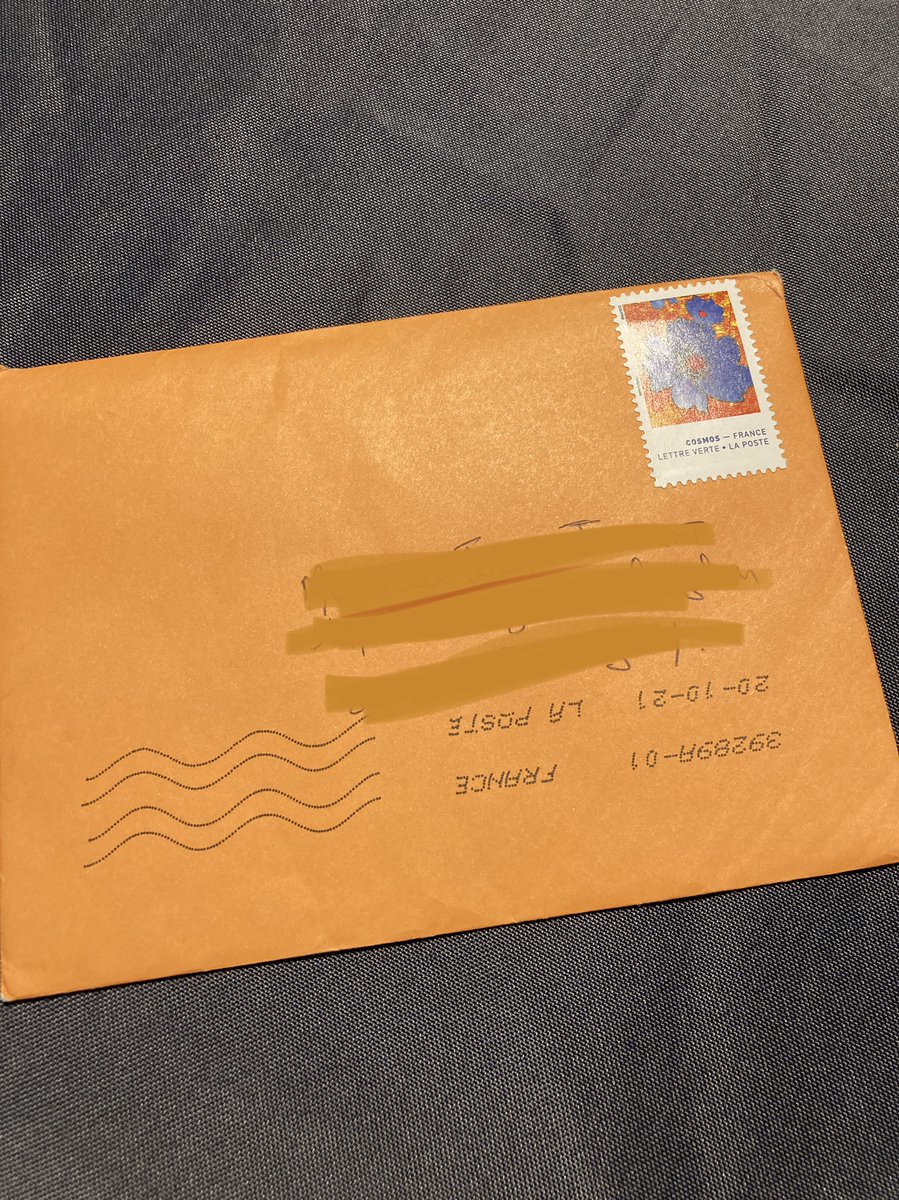 MatioozStar's tweet photo. Pour toi cher(e) employé(e) de #laposte, j’espère que tu profiteras bien du billet rouge que tu as subtilisé dans cette enveloppe destinée à un enfant de 8 ans et que tu penseras longtemps à la tristesse et la deception qu’il a pu ressentir. Cc @GroupeLaPoste @lisalaposte https://t.co/LNxj8FNIqx