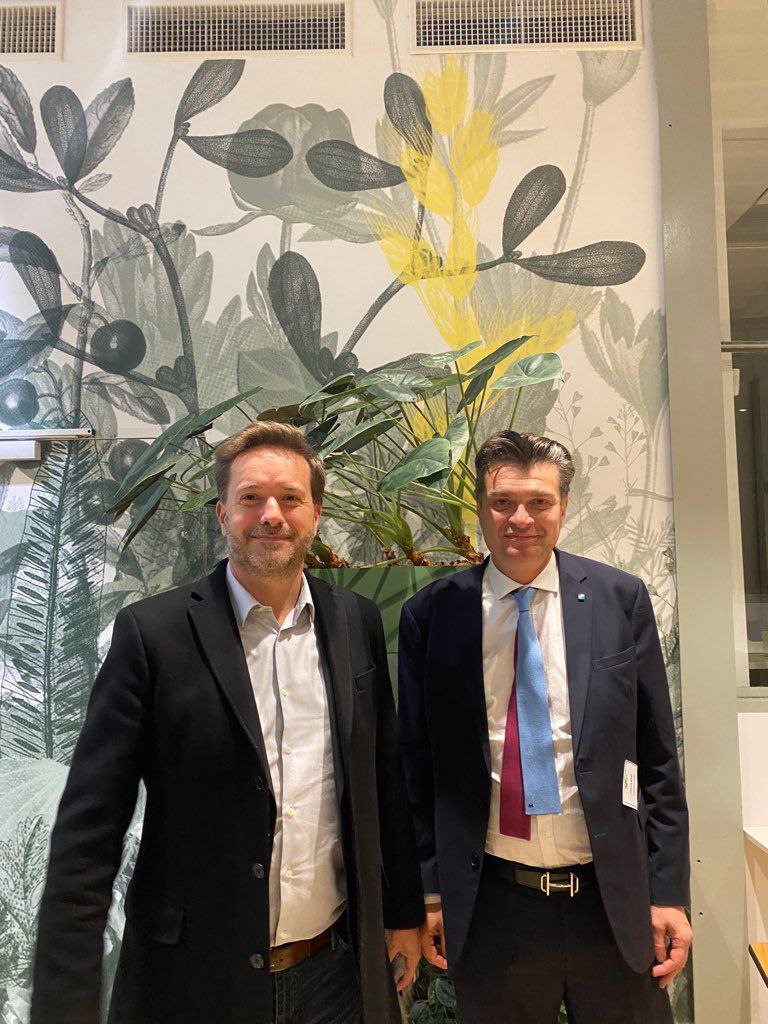 Ce soir j'étais avec <a href="/LesEntDuPaysage/">Les Entreprises du Paysage</a> pour parler de la #LoiClimat 🌳
Le secteur du paysage est un acteur déterminant pour la #végétalisation des espaces urbains et de la lutte c/ l'artificialisation des sols qui sont l'essence de cette loi ♻️🏗️