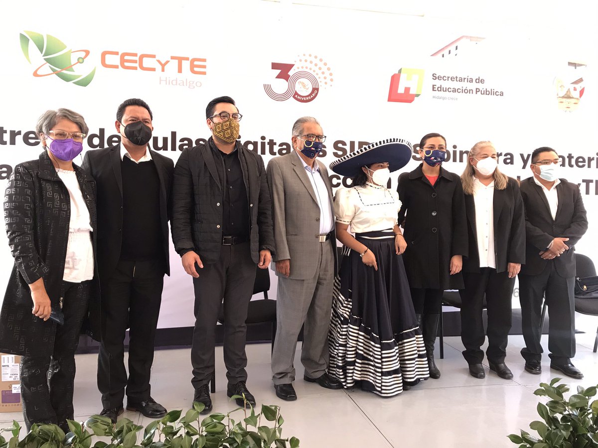 CECyTEHidalgo's tweet photo. Se llevó a cabo la Entrega de Aulas Digitales SIDEMS, pintura y material de apoyo a Planteles y Direcciòn General del #CECyTEH, contando con la presencia del Secretario @atilanorp, del Mtro. @Jesusls2020 y la Mtra.@lilianalopezre1 Encargada de la Dirección General de CECyTEH. https://t.co/dbRQhenIFU
