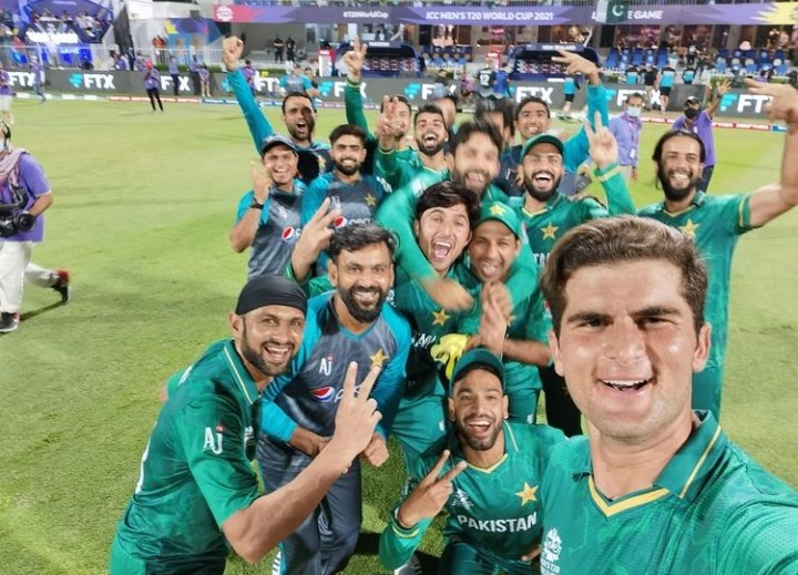 perfectbodylike's tweet photo. You guys played great but itnay asan say match koh mushqil bana dia but overall #AsifAli performed excellent and ofcourse the credits goes to @HarisRauf14 Congratulations💕💕🇵🇰🇵🇰

#TeamPakistan 
Congrats Pakistan 
#PakvsNewzealand 
#PAKvNZ https://t.co/qv7ZlH2g5q