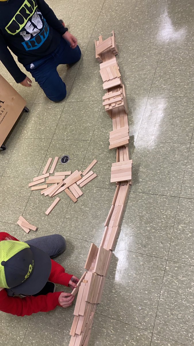 FCSDTechInt's tweet photo. Another group in the @NSHACKLab. This time @MissWheeler4th creating a track for a ball to travel with a handful of constraints. @NSFairport @MrsMcD660 https://t.co/PToRhRMgWk