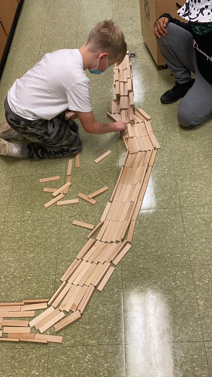 FCSDTechInt's tweet photo. Another group in the @NSHACKLab. This time @MissWheeler4th creating a track for a ball to travel with a handful of constraints. @NSFairport @MrsMcD660 https://t.co/PToRhRMgWk