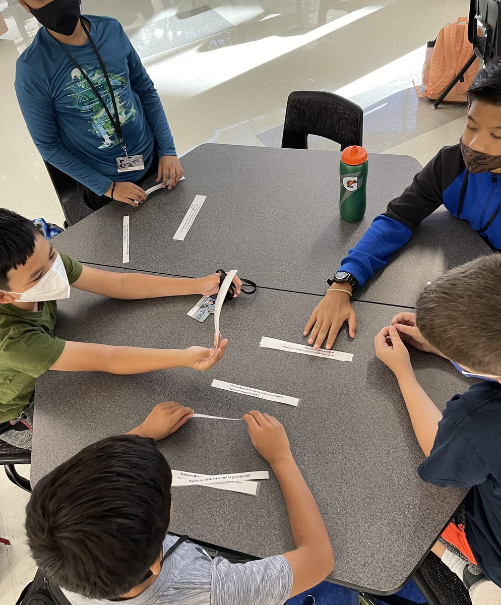 LibraryMckamy's tweet photo. Collaborating to learn how to protect our privacy and security with our 6th graders @LibraryMckamy @McKamyMS #digcit https://t.co/vnbJFZJa5v
