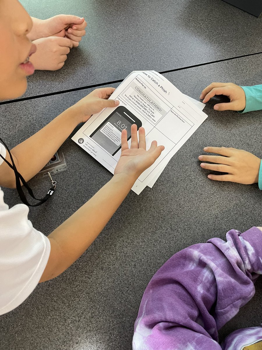 LibraryMckamy's tweet photo. Collaborating to learn how to protect our privacy and security with our 6th graders @LibraryMckamy @McKamyMS #digcit https://t.co/vnbJFZJa5v