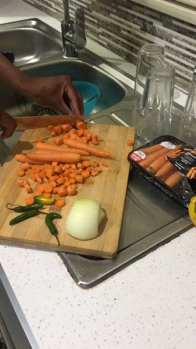 TshabalalaDevo's tweet photo. Dinner is ready guys can’t finish the whole pot alone 👌 #Food #dinner #chefinehafattobabyjane #cheflife #mogodo https://t.co/sbtaNXCypc