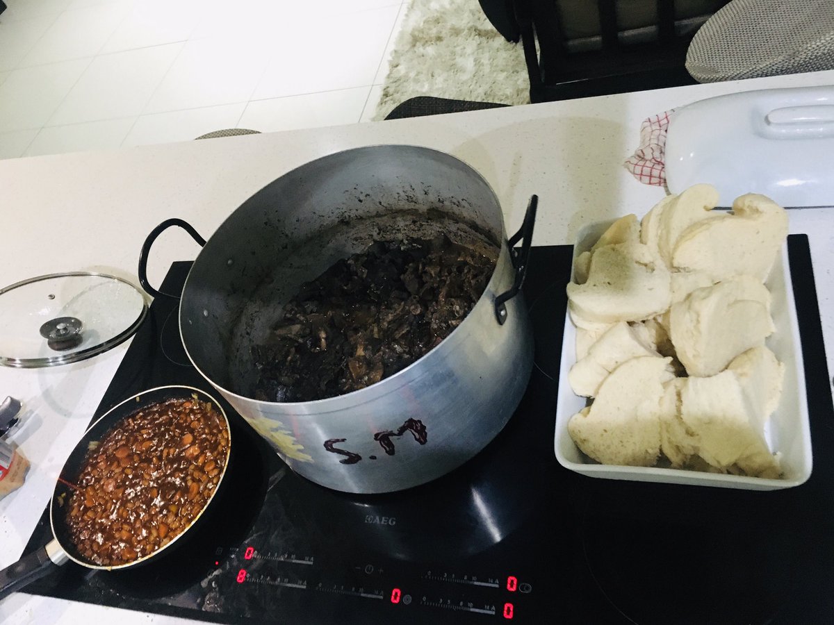 TshabalalaDevo's tweet photo. Dinner is ready guys can’t finish the whole pot alone 👌 #Food #dinner #chefinehafattobabyjane #cheflife #mogodo https://t.co/sbtaNXCypc