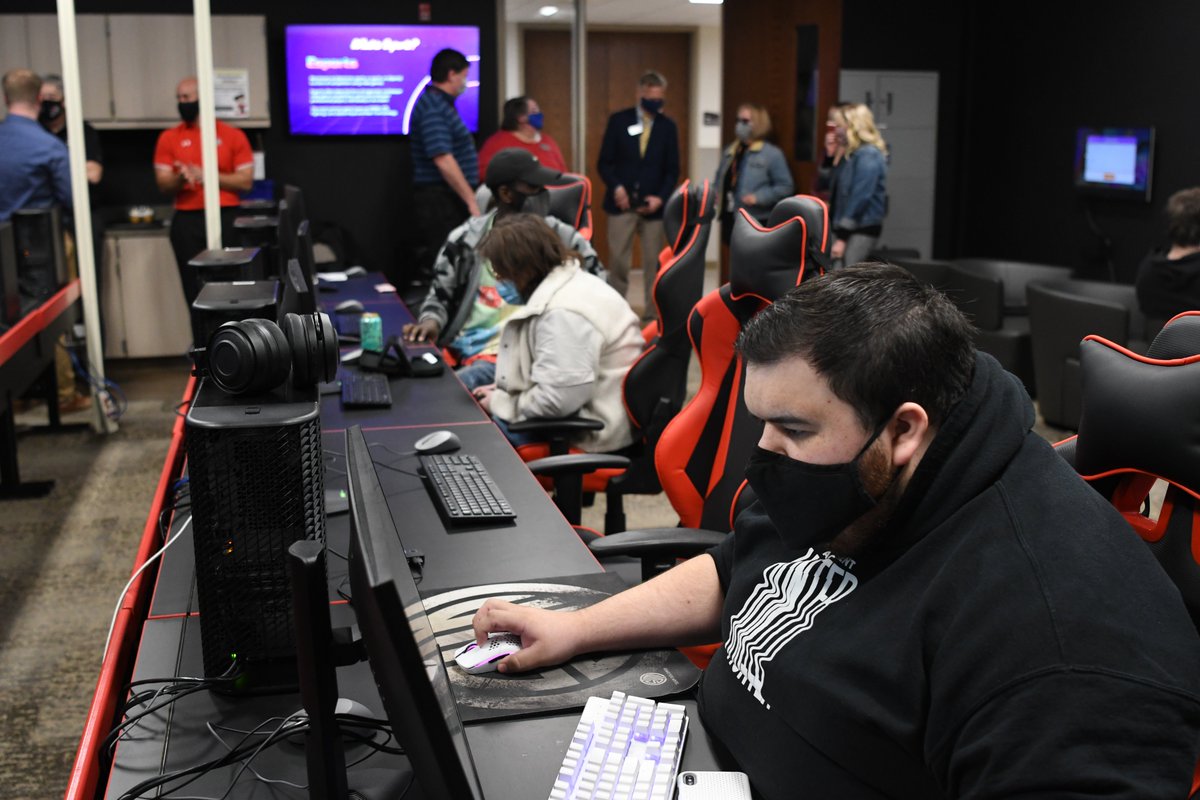 WesternTC's tweet photo. We had such a great crowd at our Cavalier Esports Arena ribbon cutting event this morning. Thank you to everyone who supported this project!
Students - the arena is FREE today until 4:00 p.m. Be sure to stop by! πΉ
#WesternTC https://t.co/5IPIWPixbb