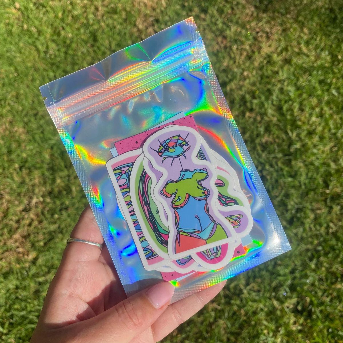 alilpickle's tweet photo. turned my ‘something different’ series into a sticker pack 🌷 https://t.co/SECmLVKfqQ