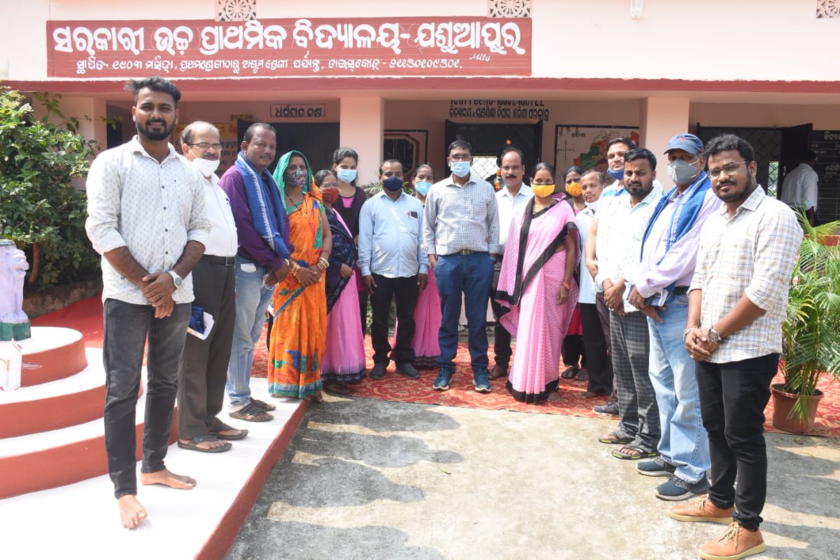 rotaract3262's tweet photo. Rotaract Club of Bhubaneswar Utkal Jayadev in association with Kanchan Foundation had the privilege to distribute masks, sanitizers & hand wash bottles to nearly 21 students studying at Government U.P School, Jasuapur.
#rotaractdistrict3262
#rotary3262
#rotaract3262 https://t.co/TiuvNVU5DW