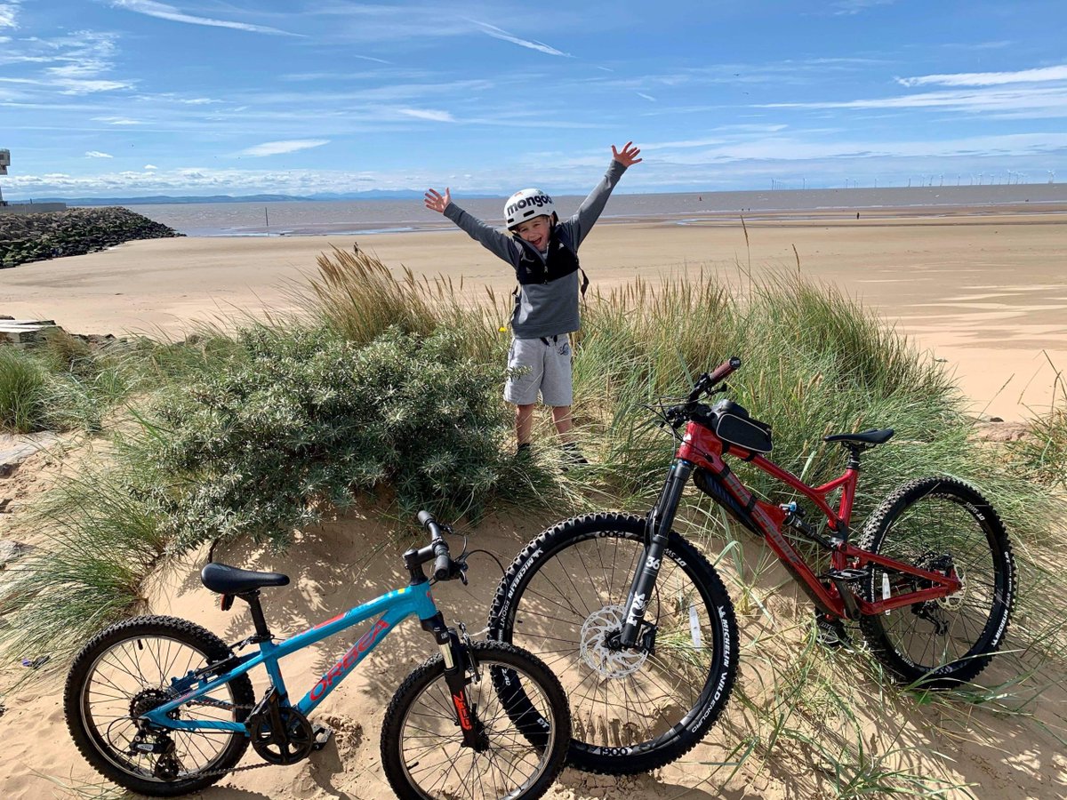 STEPS_Charity's tweet photo. Fred was diagnosed with #Perthes when he was only 3 &amp; was in a lot of pain. His mum said: "on good days Fred looked like there was nothing wrong...but it was the fall out afterwards that his body couldn’t cope with".
https://t.co/vSWqjPu136

#PerthesWarrior #PerthesAwarenessMonth https://t.co/QyXjwHYlxQ
