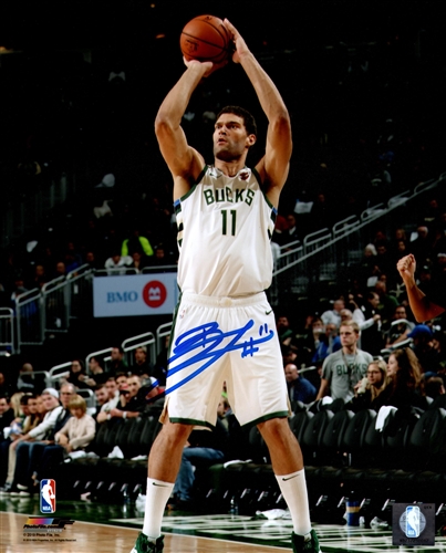 wauksports's tweet photo. Public Autograph Signing TONIGHT w/ @Bucks
 NBA Champs BROOK LOPEZ &amp; PAT CONNAUGHTON @wauksports starting at 5:30pm.  Info and tickets can be found at https://t.co/O1nvHaSSbU.  Follow &amp; RT for chance to win FREE signed photo.  @Inthegameautos
 @Dario_Melendez @pconnaughton https://t.co/VejQP7JSXa